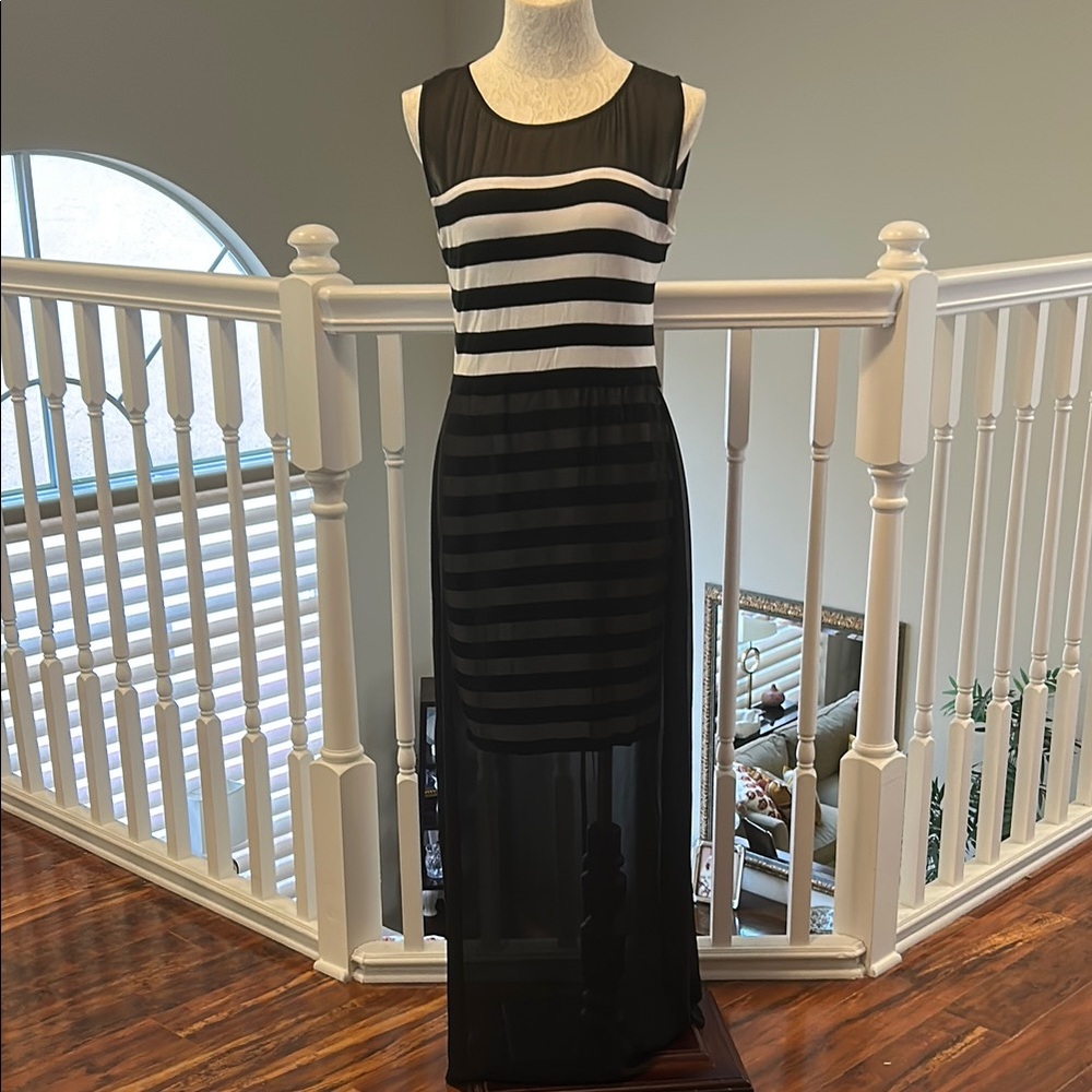 Vince Camuto Black and White Sleeveless Maxi Dress